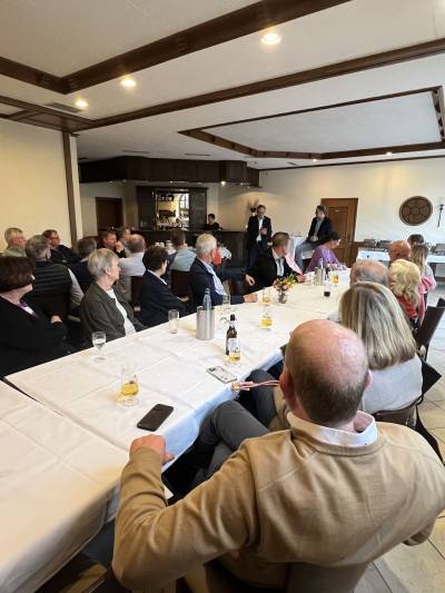 Traditionelles Spargelessend mit Franz-Josef Evers