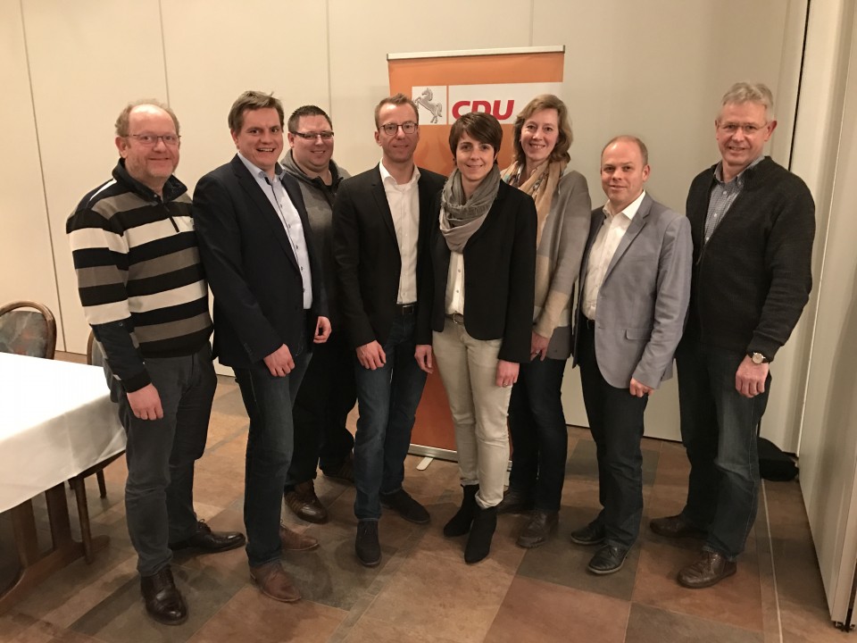 Der neue Vorstand: Wolfgang Paus, Klaus Hemme, Tobias Krel, Matthias Stein, Christiane Darpel, Hildegard Siemer und Reinhard Piepel.